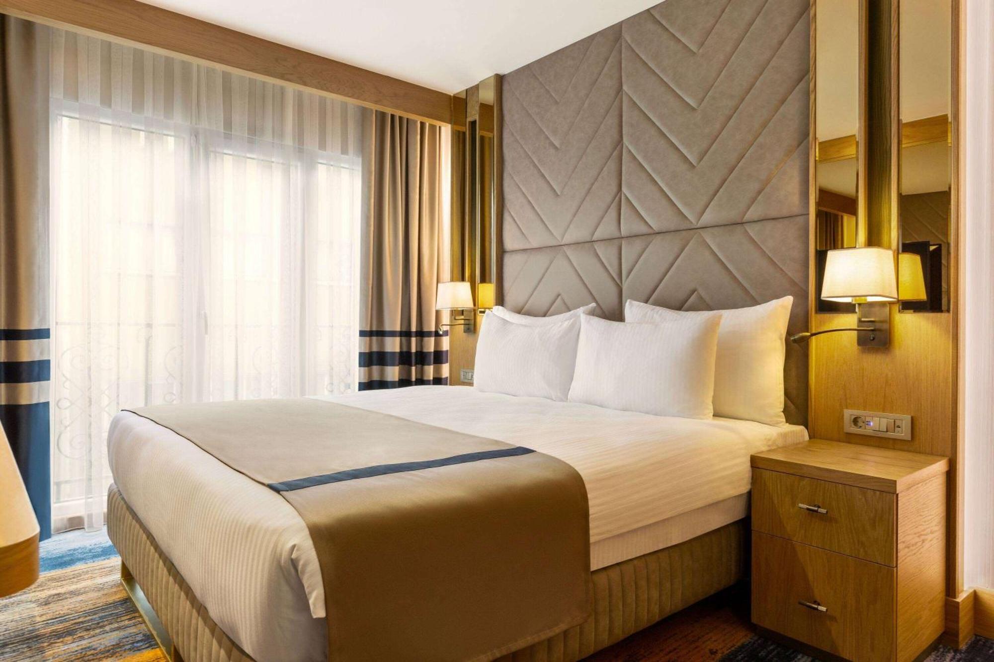 Days Inn By Wyndham Istanbul Bomonti Exterior foto