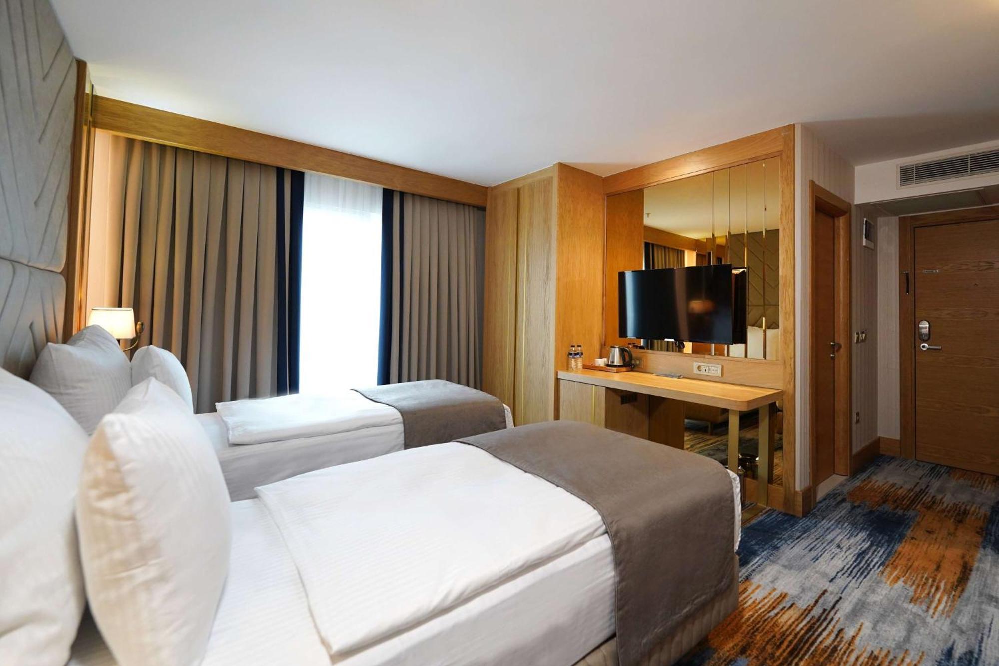 Days Inn By Wyndham Istanbul Bomonti Exterior foto