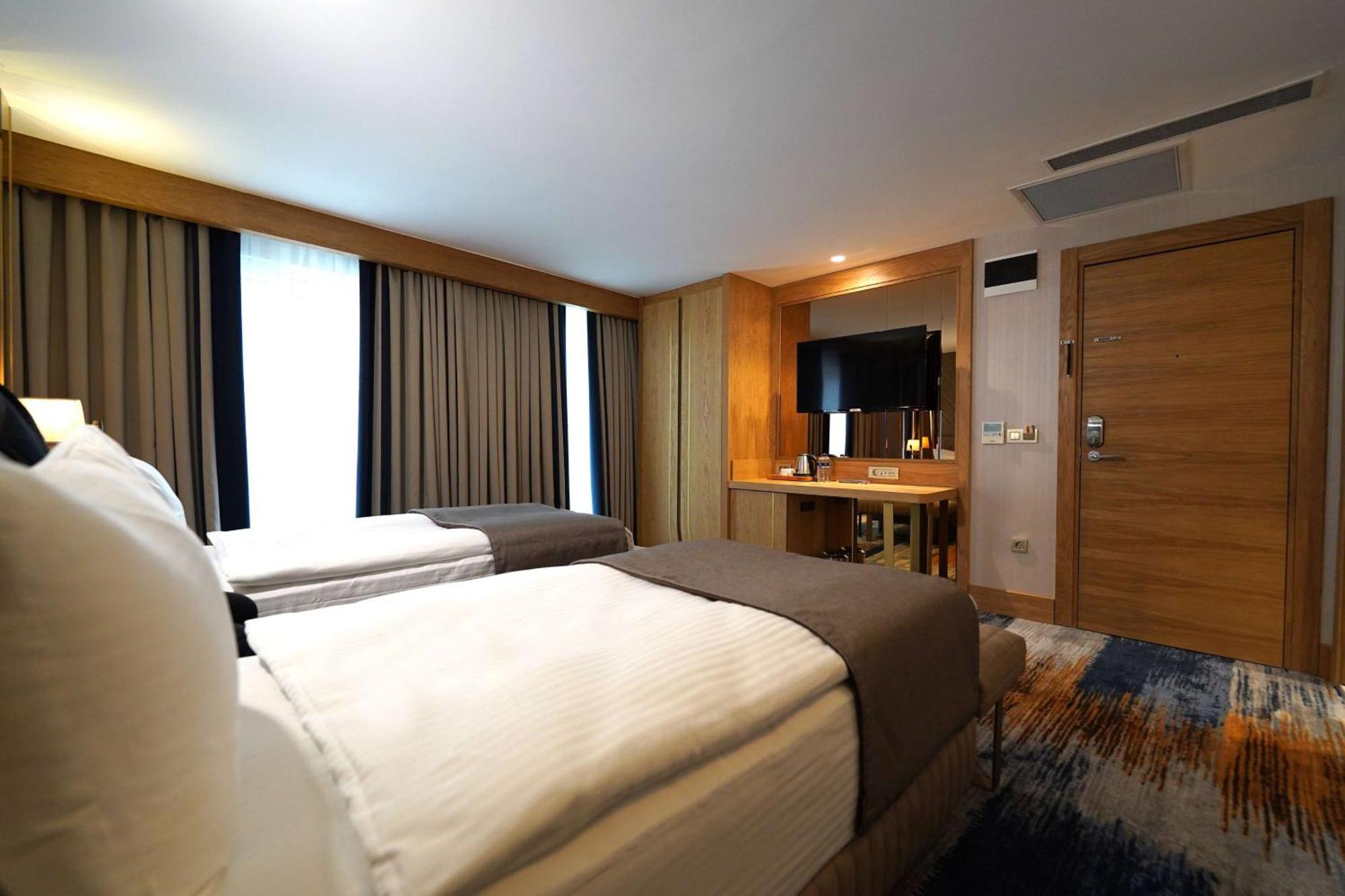 Days Inn By Wyndham Istanbul Bomonti Exterior foto