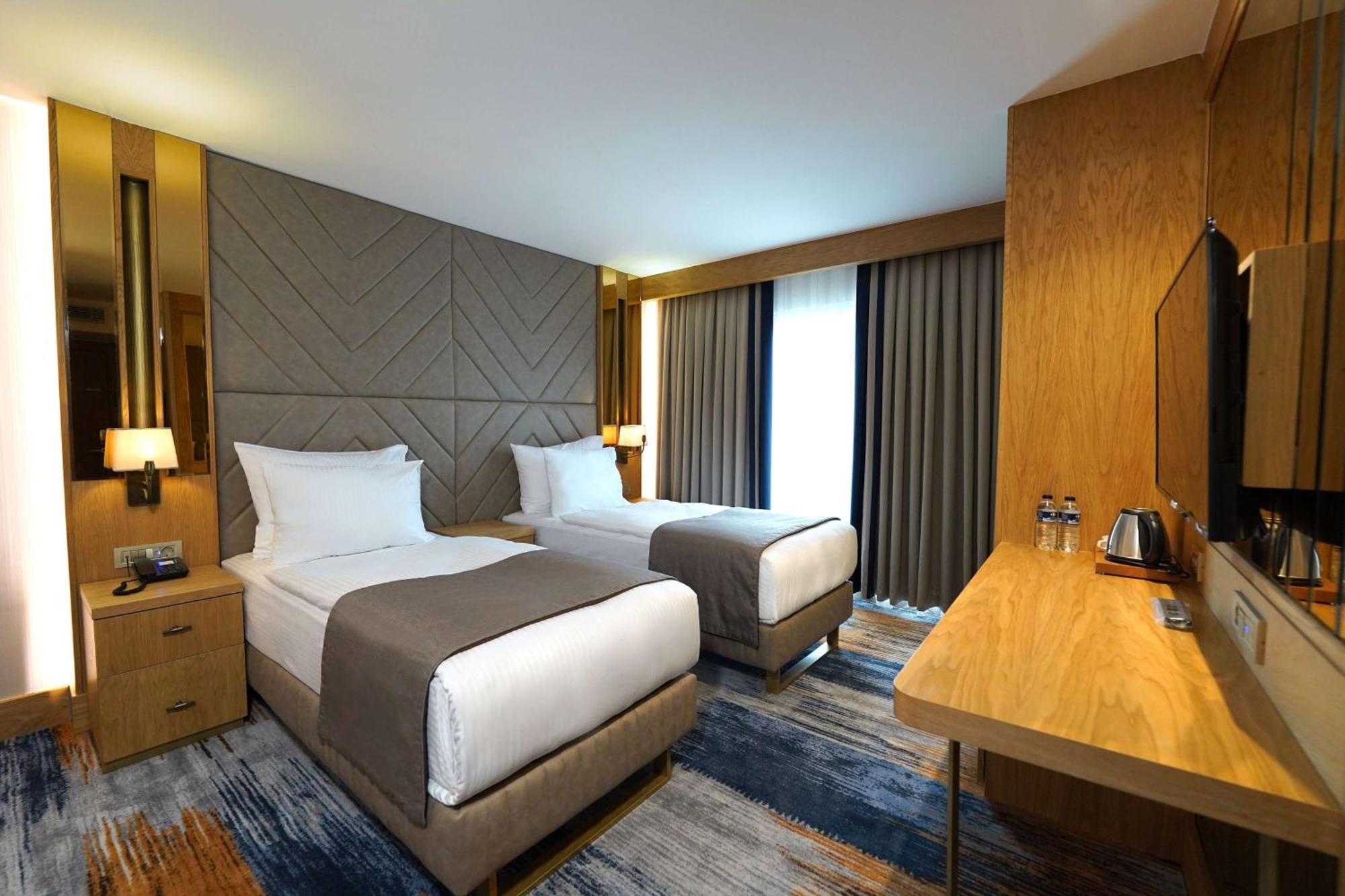 Days Inn By Wyndham Istanbul Bomonti Exterior foto