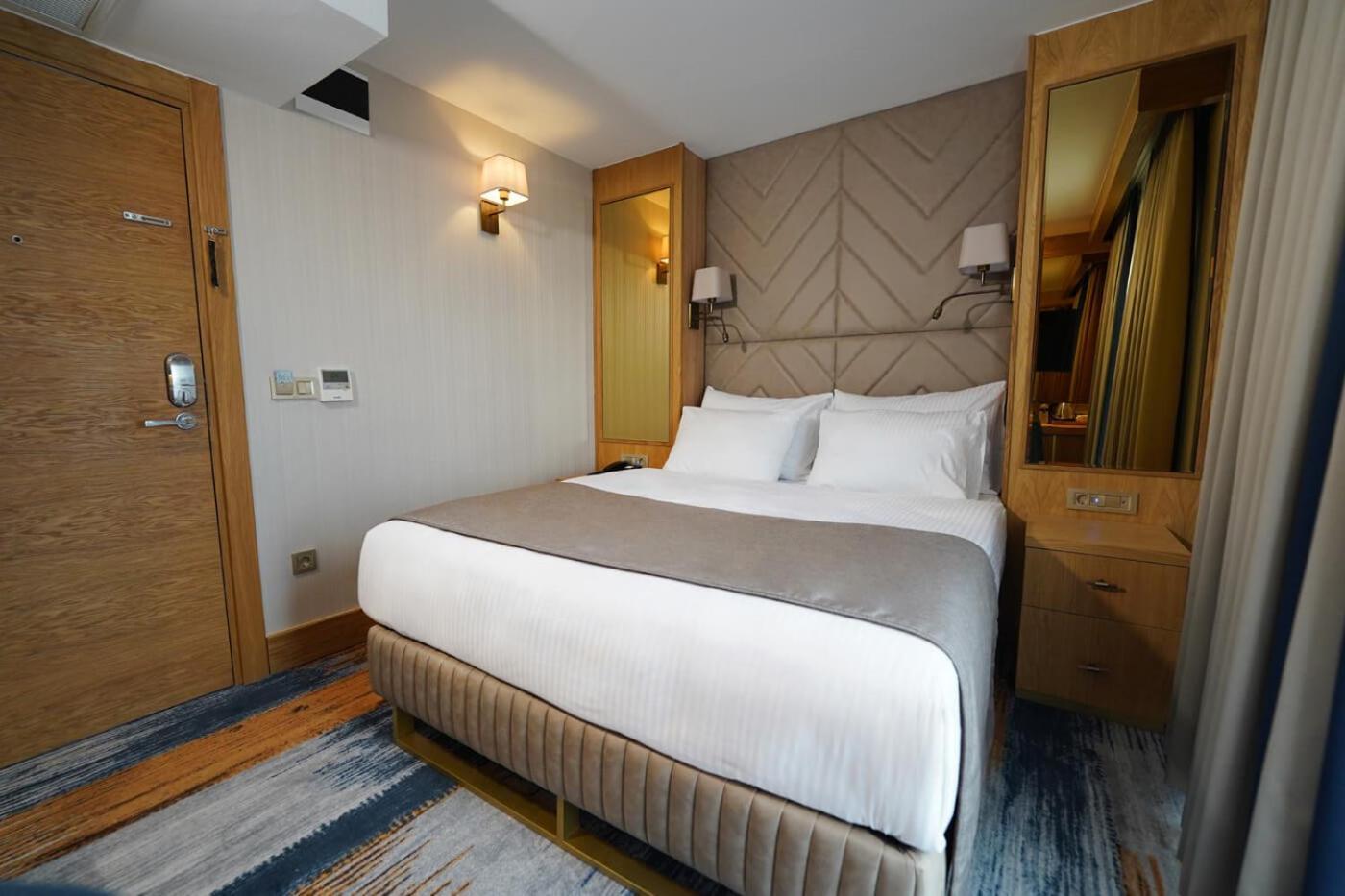 Days Inn By Wyndham Istanbul Bomonti Exterior foto