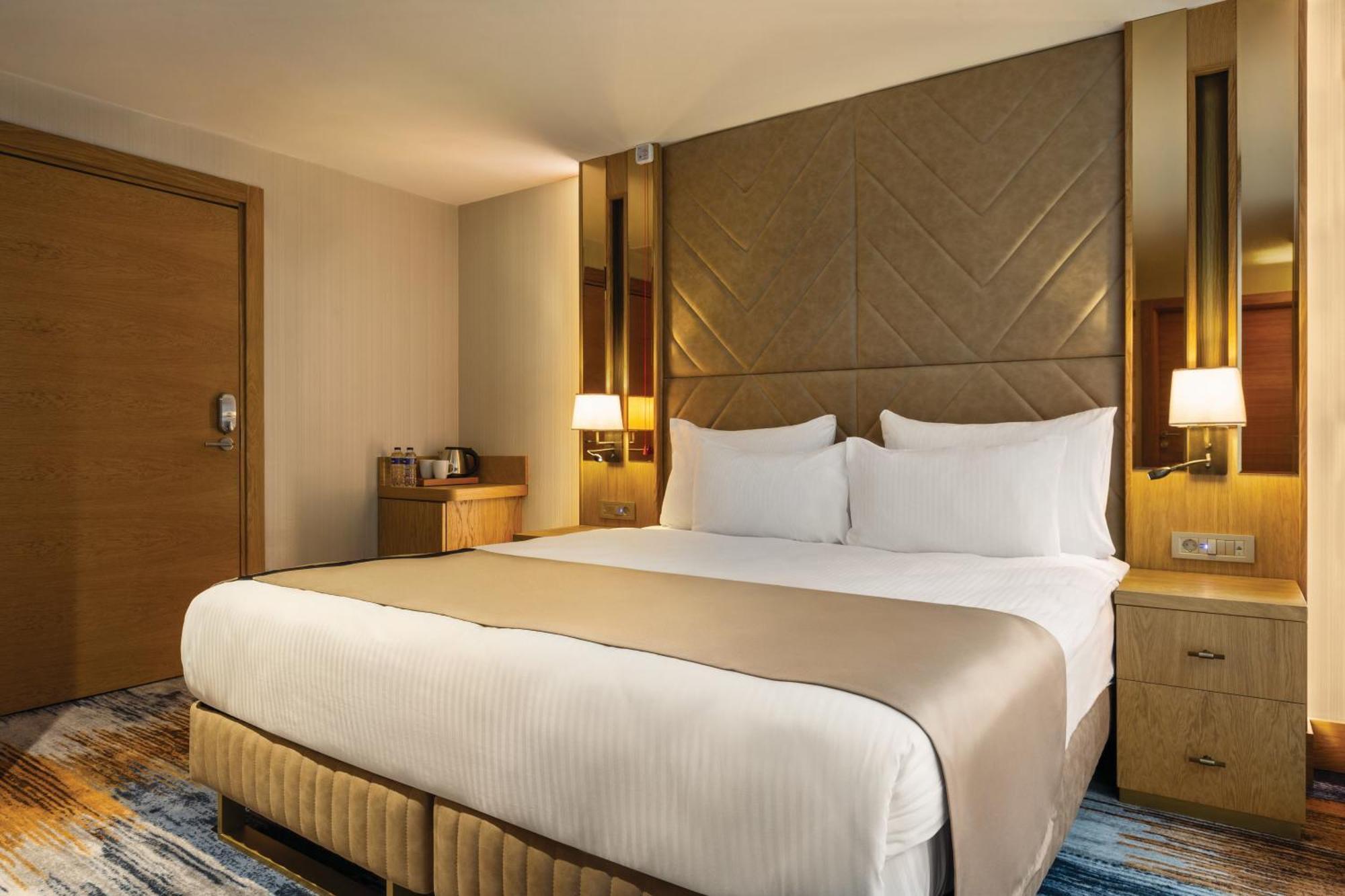 Days Inn By Wyndham Istanbul Bomonti Exterior foto