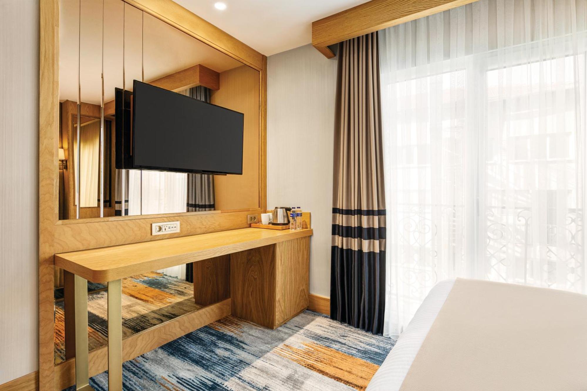 Days Inn By Wyndham Istanbul Bomonti Exterior foto